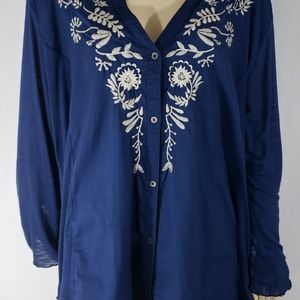 🎄Plus 3X🎄embroidered floral button down